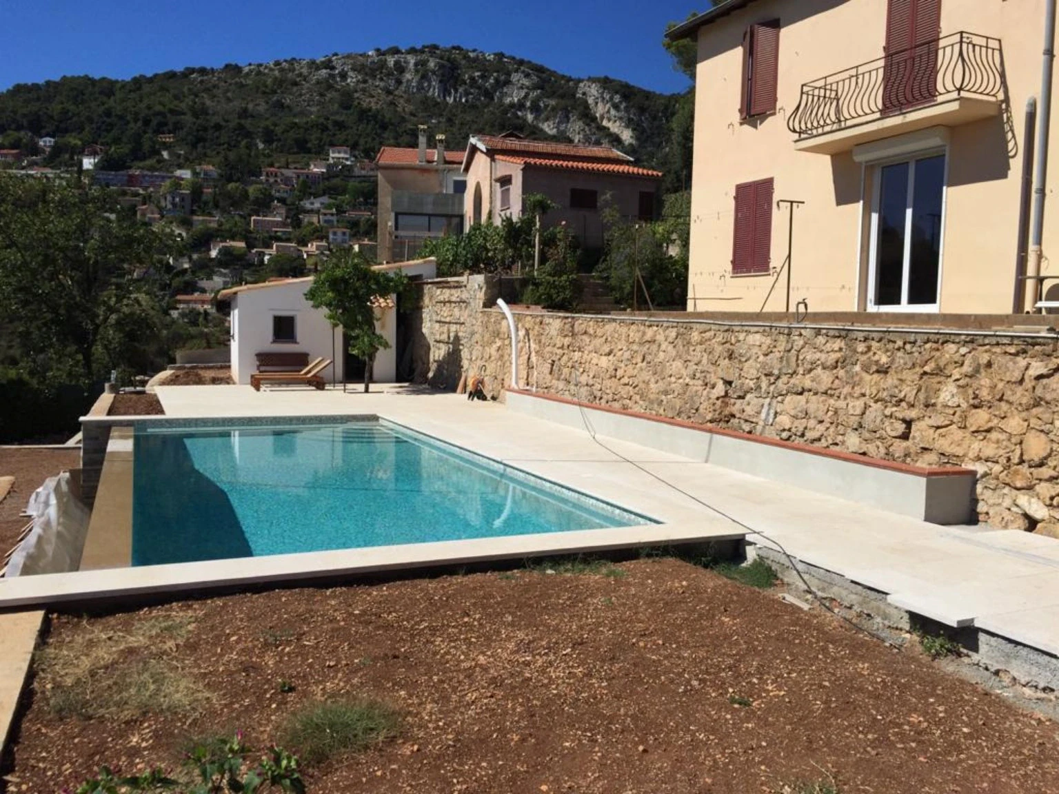 Piscina e terrazza