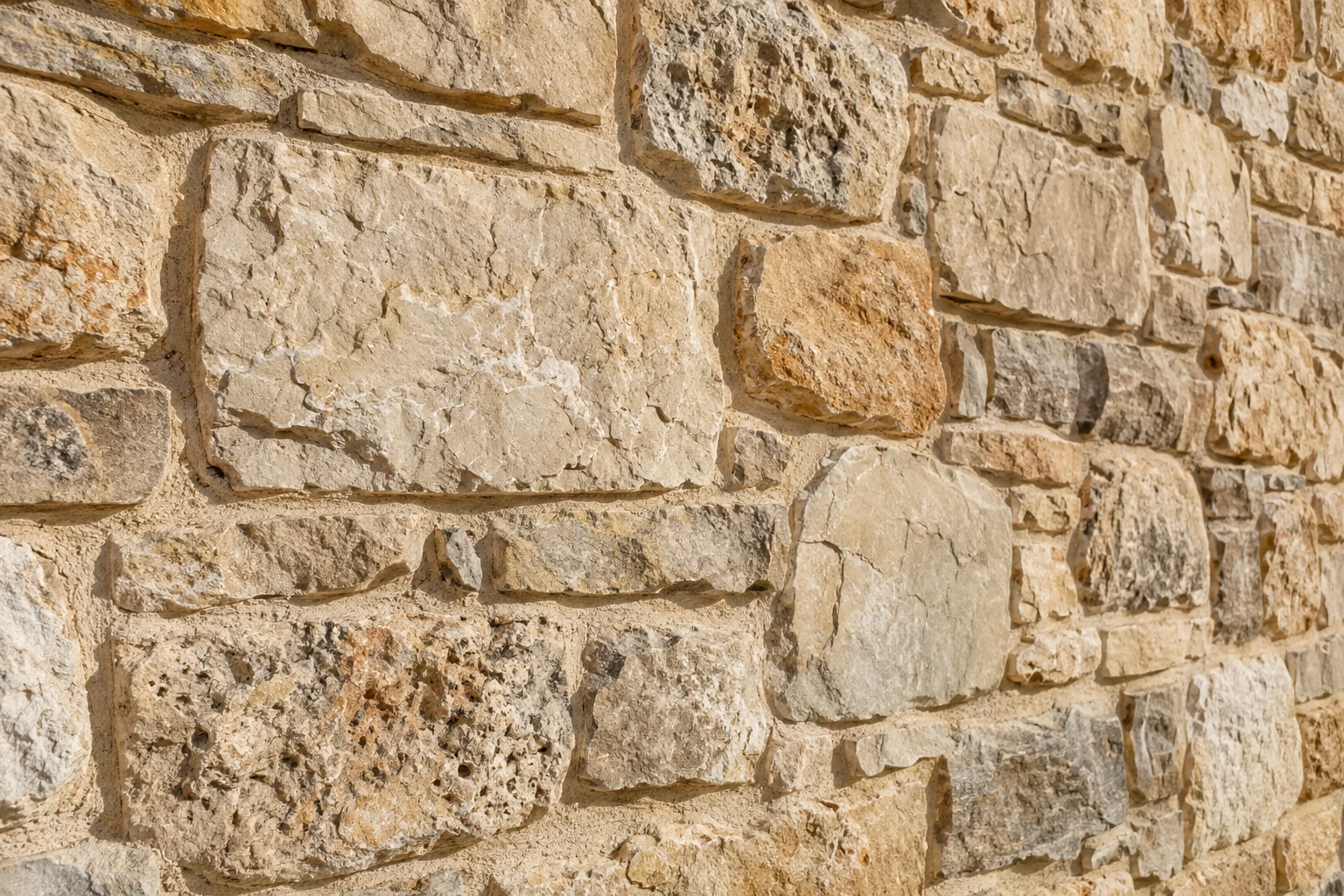 Illustrazione di un muro in pietra naturale con giunti e tessitura a vista